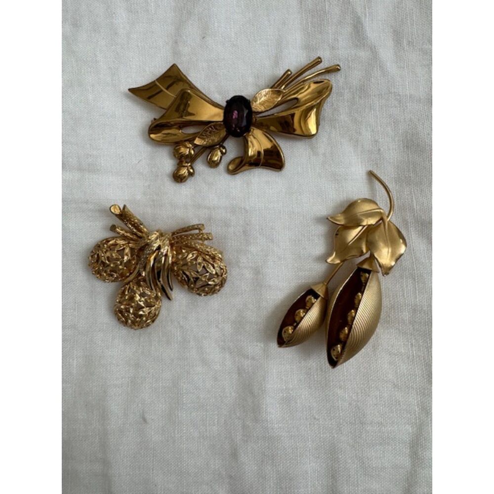 Set of 3 vintage gold-tone brooches, Corocraft & others.
